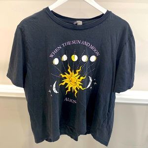 H&M Boxy Cropped Graphic T-Shirt Size L